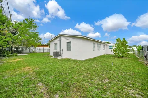 1380 W 60th Terrace Hialeah FL 33012