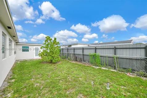 1380 W 60th Terrace Hialeah FL 33012