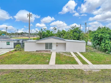 1380 W 60th Terrace Hialeah FL 33012