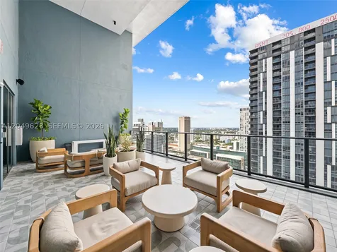 121 NE 5th Street Miami FL 33132