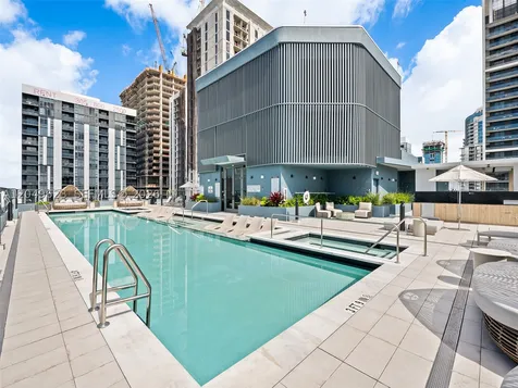 121 NE 5th Street Miami FL 33132
