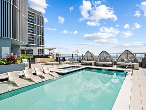 121 NE 5th Street Miami FL 33132