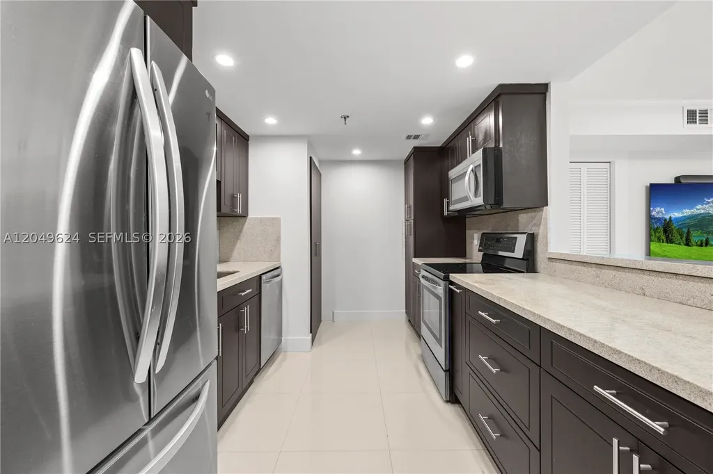 2457 Collins Avenue Miami Beach FL 33140