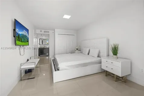 2457 Collins Avenue Miami Beach FL 33140