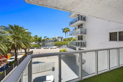 2457 Collins Avenue Miami Beach FL 33140