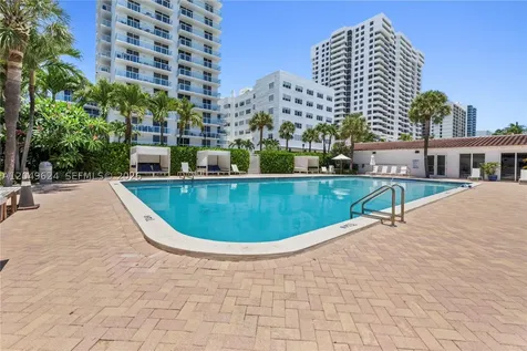2457 Collins Avenue Miami Beach FL 33140