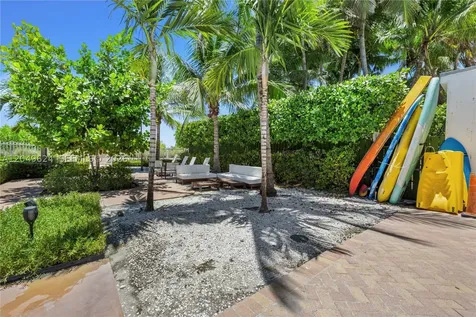 2457 Collins Avenue Miami Beach FL 33140