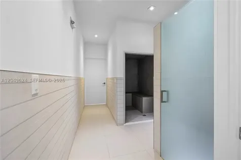 2457 Collins Avenue Miami Beach FL 33140