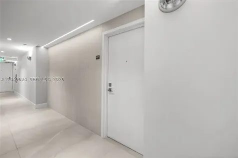 2457 Collins Avenue Miami Beach FL 33140