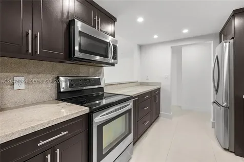 2457 Collins Avenue Miami Beach FL 33140