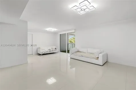 2457 Collins Avenue Miami Beach FL 33140