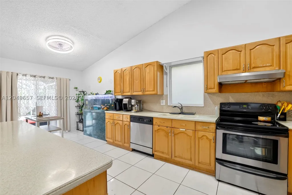 12436 SW 1st Street Coral Springs FL 33071