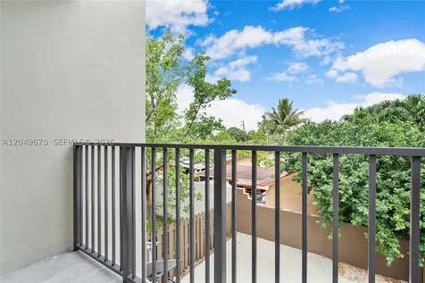 4390 E 10th Avenue Hialeah FL 33013