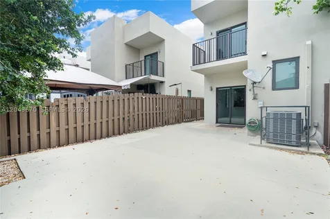 4390 E 10th Avenue Hialeah FL 33013