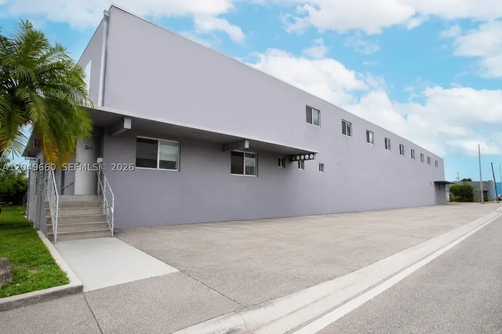 2290 W 8th Avenue Hialeah FL 33010