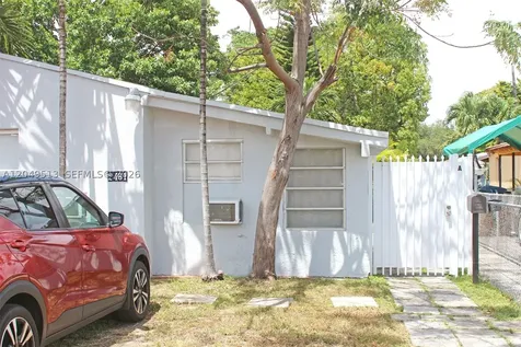 2461 NW 5th Street Miami FL 33125