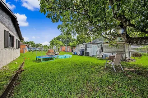 735 NW 8th Court Florida City FL 33034