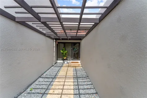 8087 SW 86th Terrace Miami FL 33143