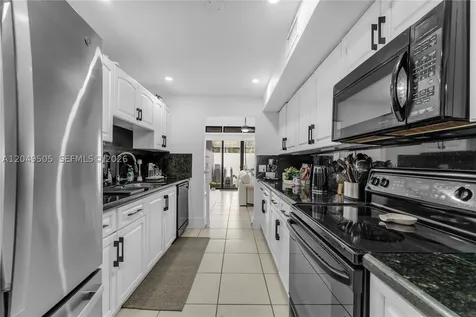 8087 SW 86th Terrace Miami FL 33143