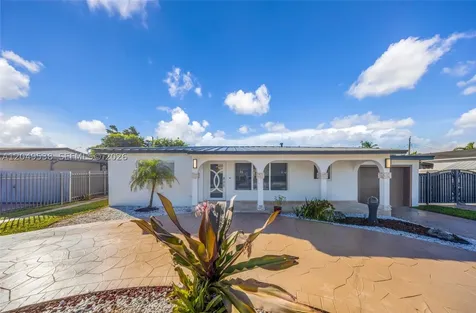 490 W 33rd Place Hialeah FL 33012