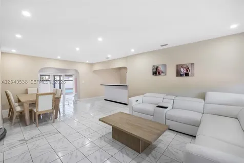 490 W 33rd Place Hialeah FL 33012