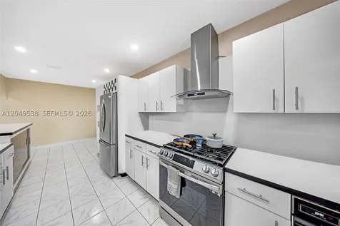 490 W 33rd Place Hialeah FL 33012