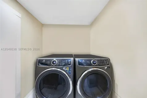 490 W 33rd Place Hialeah FL 33012
