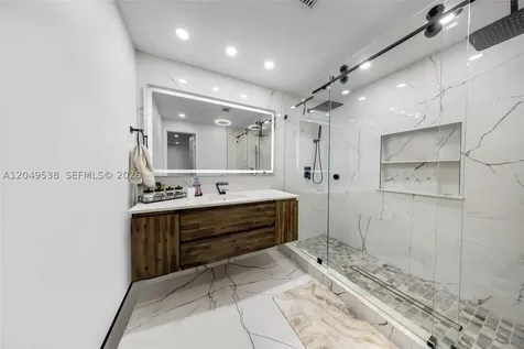490 W 33rd Place Hialeah FL 33012