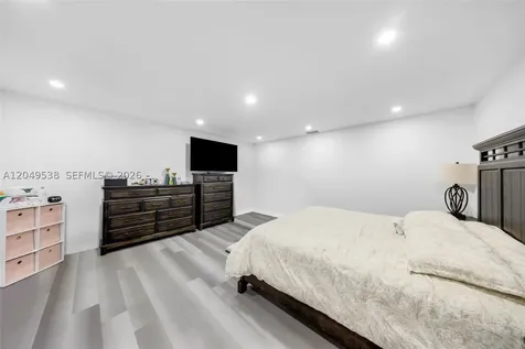 490 W 33rd Place Hialeah FL 33012