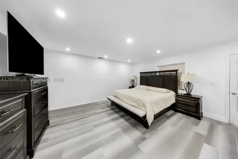 490 W 33rd Place Hialeah FL 33012