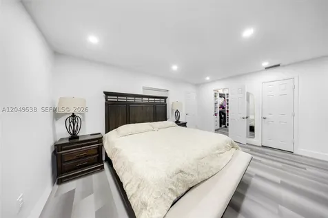 490 W 33rd Place Hialeah FL 33012