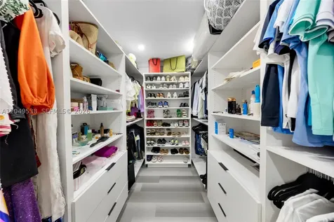 490 W 33rd Place Hialeah FL 33012