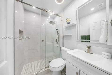490 W 33rd Place Hialeah FL 33012