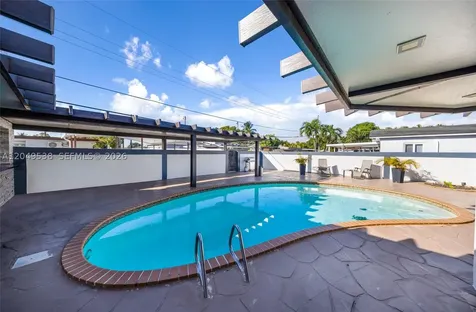 490 W 33rd Place Hialeah FL 33012