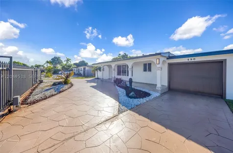 490 W 33rd Place Hialeah FL 33012