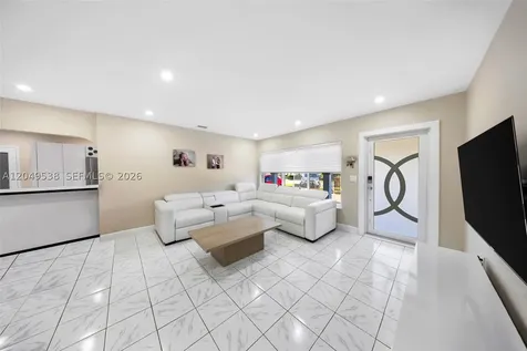 490 W 33rd Place Hialeah FL 33012