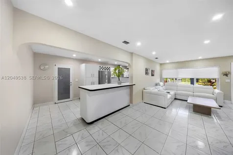 490 W 33rd Place Hialeah FL 33012
