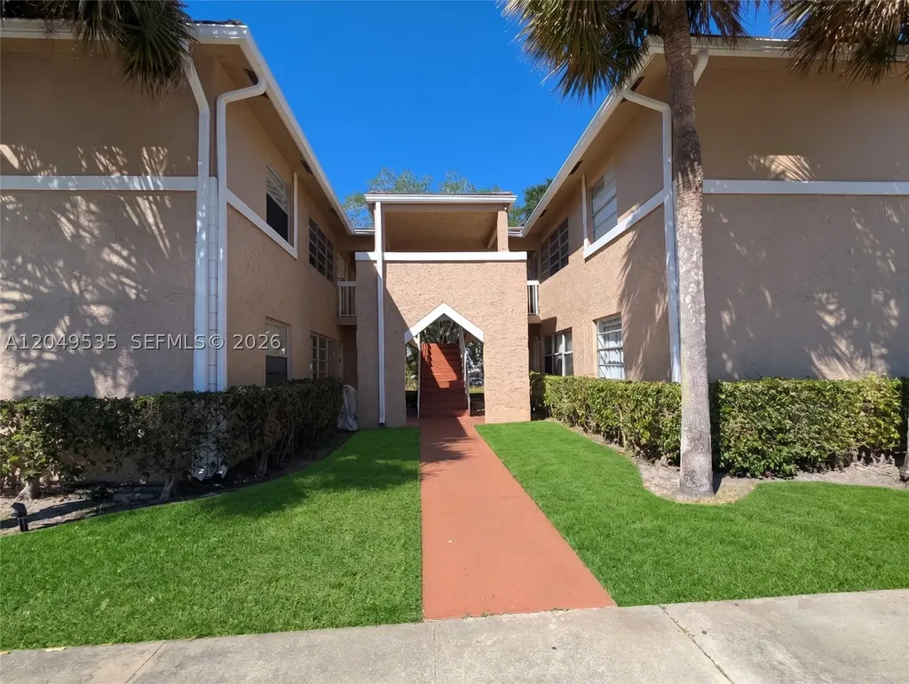 807 Twin Lakes Drive Coral Springs FL 33071