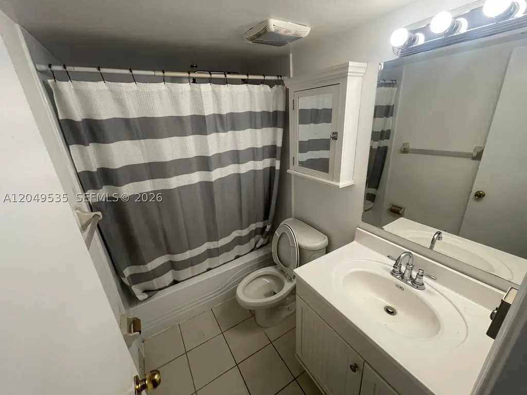 807 Twin Lakes Drive Coral Springs FL 33071