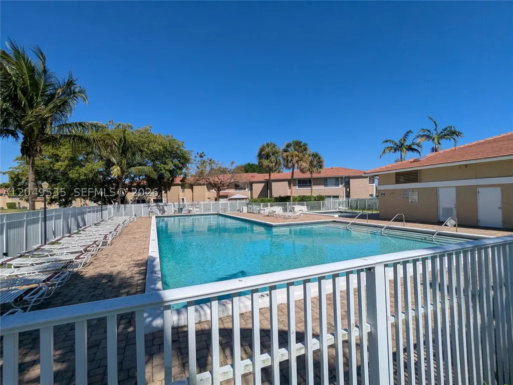 807 Twin Lakes Drive Coral Springs FL 33071
