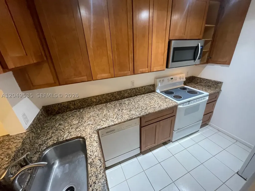 807 Twin Lakes Drive Coral Springs FL 33071