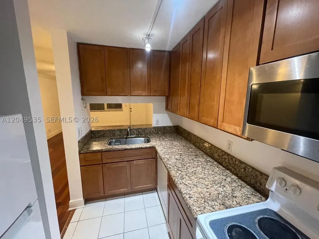 807 Twin Lakes Drive Coral Springs FL 33071