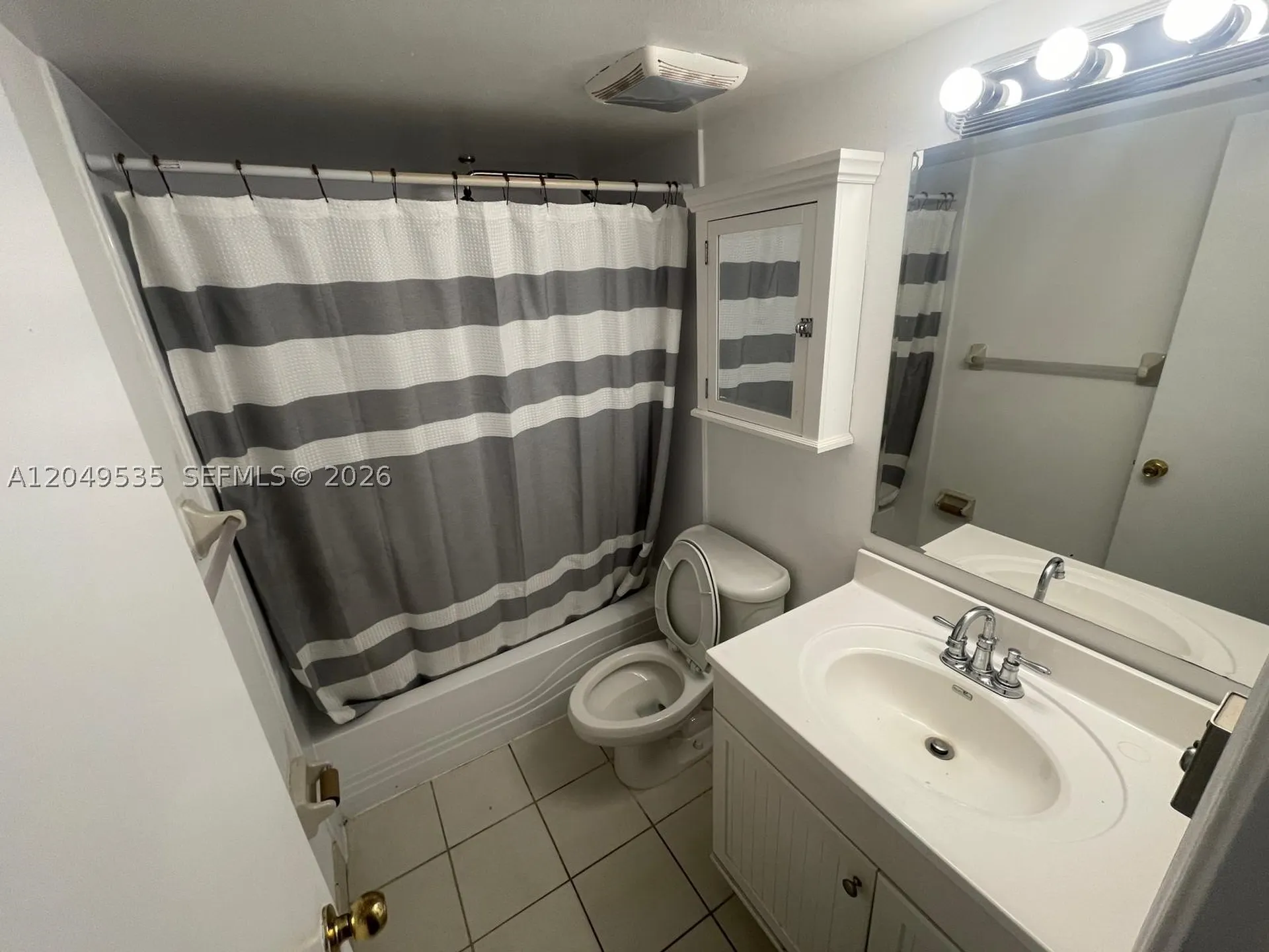 807 Twin Lakes Drive Coral Springs FL 33071