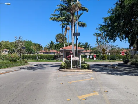 807 Twin Lakes Drive Coral Springs FL 33071