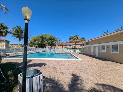 807 Twin Lakes Drive Coral Springs FL 33071