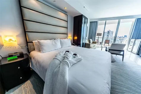 4391 Collins Avenue Miami Beach FL 33140