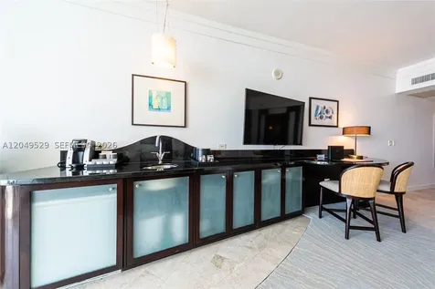 4391 Collins Avenue Miami Beach FL 33140