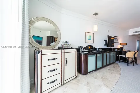 4391 Collins Avenue Miami Beach FL 33140