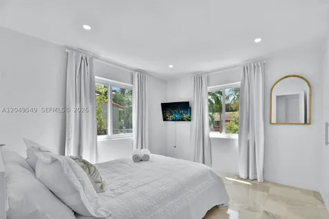 2195 SW 25th Terrace Miami FL 33133