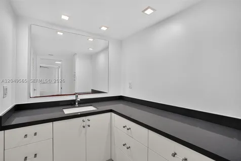 6039 Collins Avenue Miami Beach FL 33140